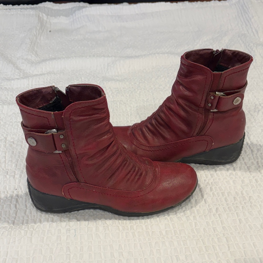 Manathan Stylish Red Women's Boots